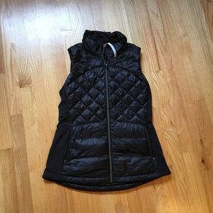 Lululemon black zip up vest size 12